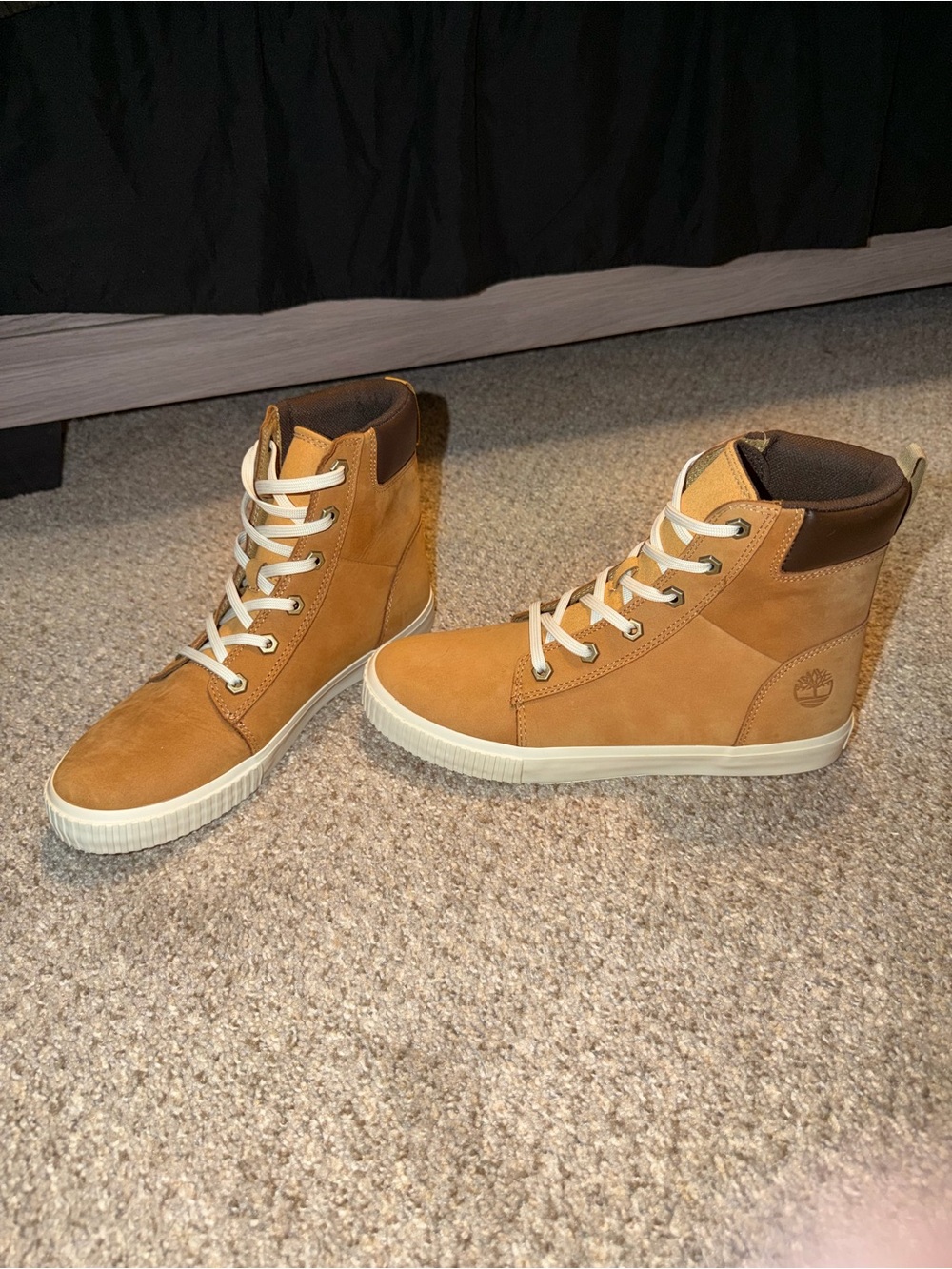 Timberland Women’s Wheat/Tan Chukka Boots with White Soles